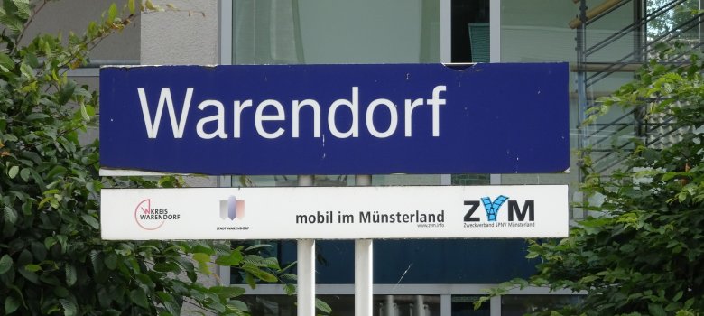 Schild Bahnhof