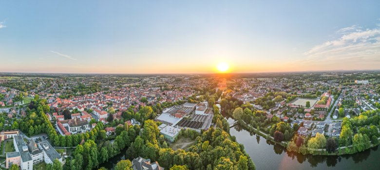 Luftbild-Panorama der Stadt Warendorf