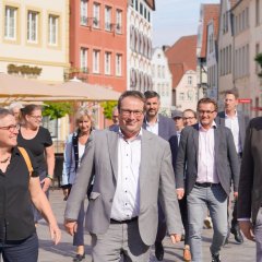 Gruppenbild mit Minister Krischer in Warendorf